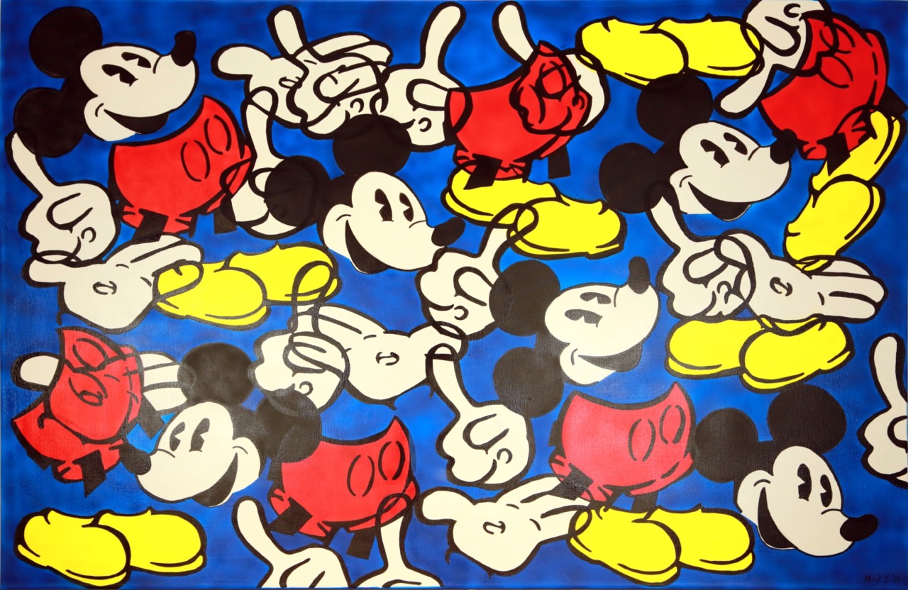 Parts of Micky – In front of a blue Wall